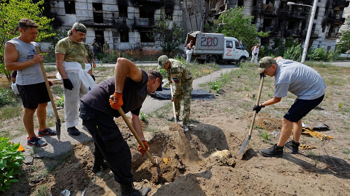 2022-08-14T101333Z_786458373_RC2WUV9I7KRX_RTRMADP_3_UKRAINE-CRISIS-RUBIZHNE-BODIES.JPG