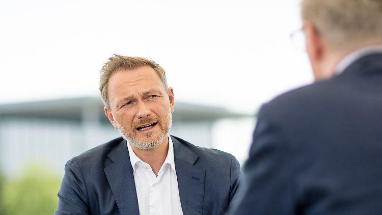 Er könne nicht einfach nach Belieben Ausnahmen von der Schuldenbremse machen, so Lindner.