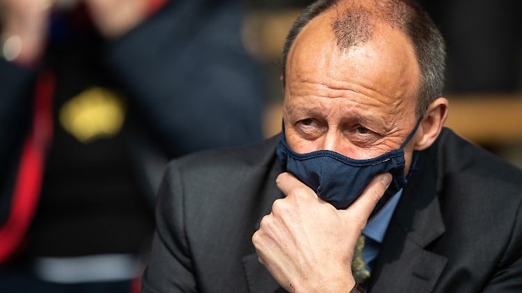 Sieht einer erneuten Maskenpflicht kritisch entgegen: Friedrich Merz.