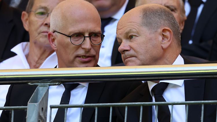 Peter Tschentscher (l.) beerbte Olaf Scholz als Hamburgs Erster Bürgermeister. 