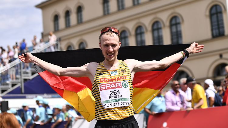 Der deutsche Marathonläufer Richard Ringer gewinnt das Rennen in München.