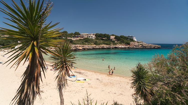 Idyllisch, aber zum Baden ungeeignet - Strand bei Portocolom.