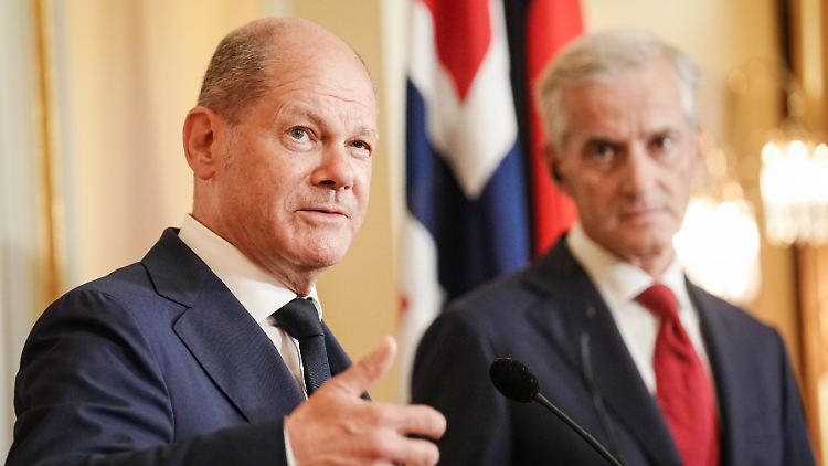Scholz bleibt bei seiner Ablehnung einer generellen Einreisesperre für russische Bürger.