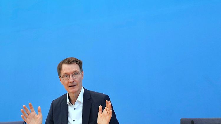 War nach eigener Aussage bereits wieder symptomfrei: Karl Lauterbach.
