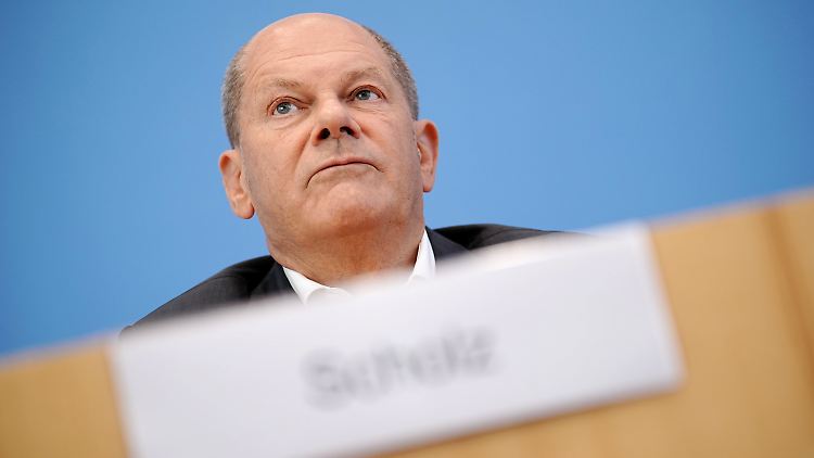 Die Hamburger Finanzbehörde hatte 2016 auf eine Rückforderung von 47 Millionen Euro an die Warburg Bank im Zusammenhang mit Cum-Ex-Geschäften verzichtet. Scholz war damals Erster Bürgermeister der Hansestadt.