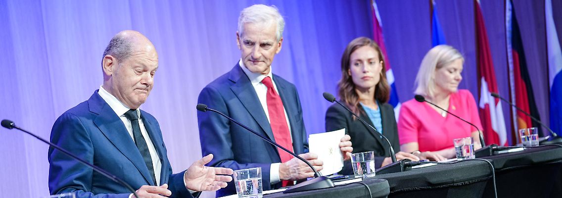 Kanzler Olaf Scholz mit den Ministerpräsidentinnen von Finnland und Dänemark, Sanna Marin und Mette Frederiksen, sowie dem norwegischen Regierungschef Jonas Gahr Store.
