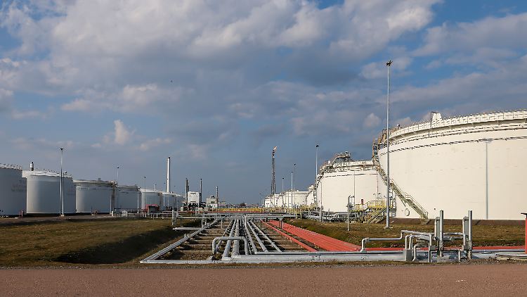 Ein Tanklager der Raffinerie von Total in Leuna.