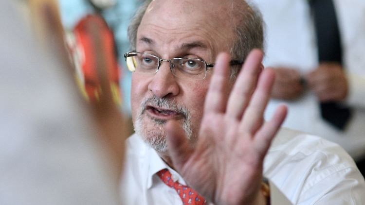 Trotz Fatwa seit Jahrzehnten in der Öffentlichkeit: Autor Salman Rushdie