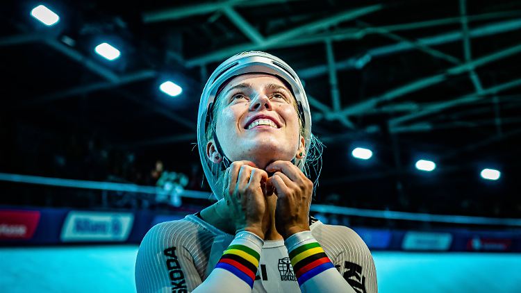 So glücklich jetzt: Emma Hinze. 