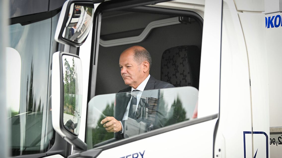 Sieht sich im E-Lkw: Olaf Scholz