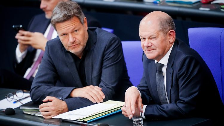 Kaum jemand überblickt die Entlastungsmaßnahmen der Bundesregierung, an Scholz' Führungskraft in der Krise gibt es Zweifel. 