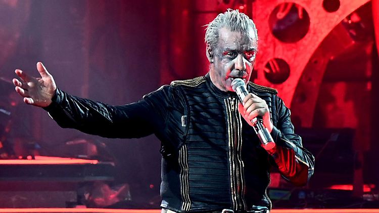 Zuletzt spielte Rammstein beim zweimal coronabedingt verschobenen zweiten Teil der aktuellen Tournee allein zehn gefeierte Konzerte in Deutschland. 