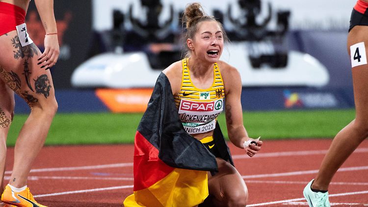Gina Lückenkemper nach dem größten Erfolg ihrer Karriere.