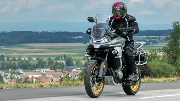 CFMoto bringt jetzt mit dem Modell 800MT seine erste Reiseenduro auf den Markt.