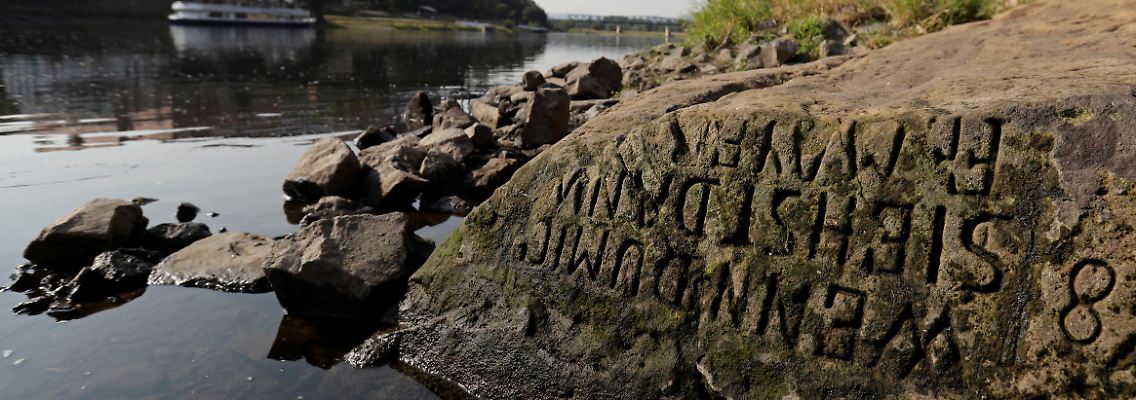 2018-08-29T000000Z_1800725137_RC13CE10B570_RTRMADP_3_CZECH-DROUGHT-RIVER.JPG