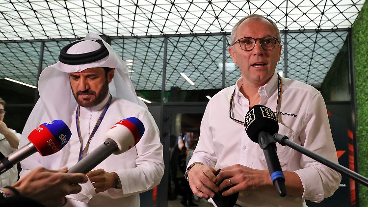 Stefano Domenicali (r.) beim GP von Saudi-Arabien Ende März 2022. 