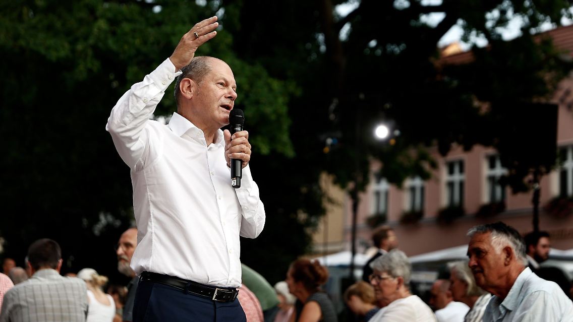Musste sich während seiner Rede "Volksverräter", "Lügner" und "Hau ab"-Rufe anhören: Bundeskanzler Olaf Scholz.