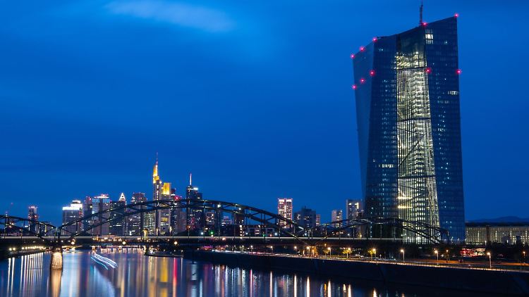 Die Europäische Zentralbank beschließt angesichts der rekordhohen Inflation eine weitere Zinserhöhung.