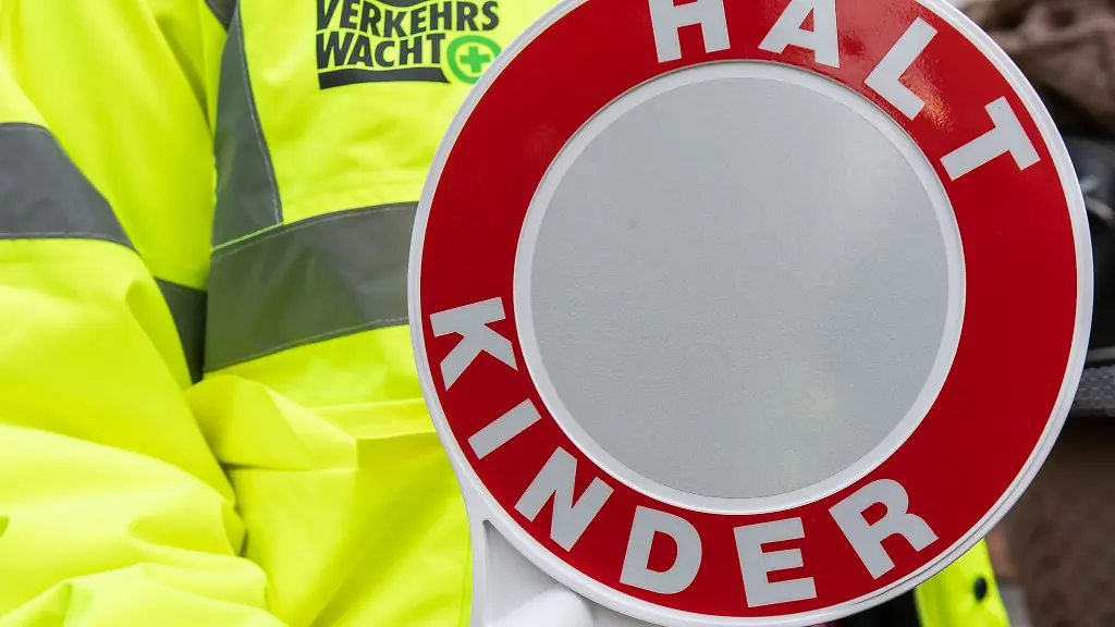 Die-Landesverkehrswacht-braucht-Ehrenamtliche-als-Schulweghelfer-und-Schuelerlotsen