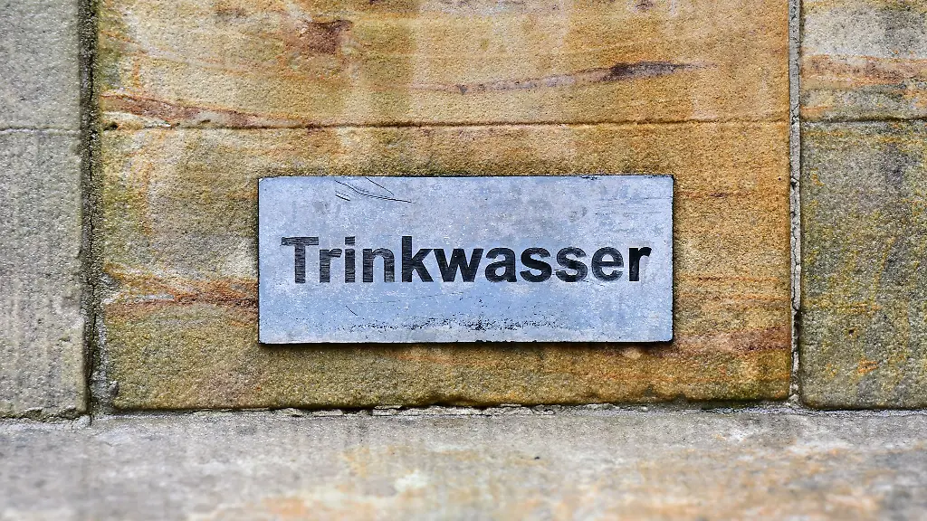 In-vielen-Staedten-in-Sachsen-stehen-Trinkbrunnen-zur-Verfuegung