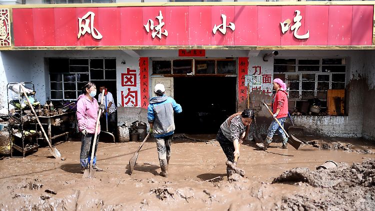 Aufräumarbeiten in der Gemeinde Qingshan.