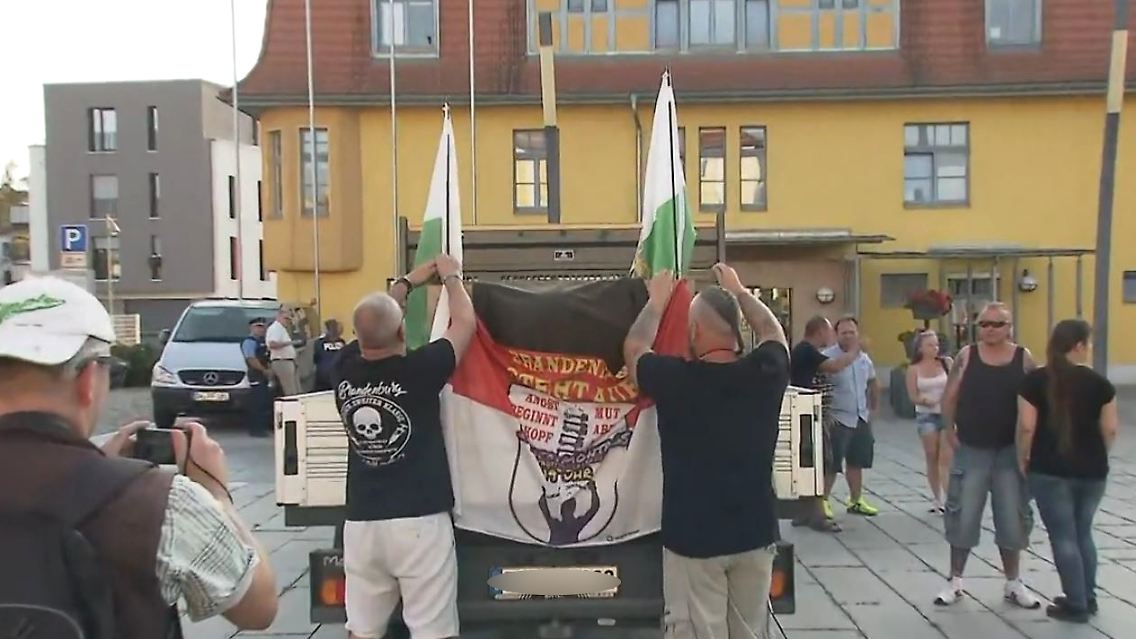 Rechter_Protest_Brandenburg.JPG