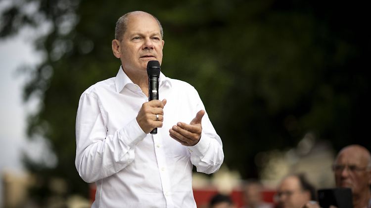 Erhielt Post aus dem Halle-Saalekreis: Bundeskanzler Scholz, hier bei einem öffentlichen Bürgergespräch in Neuruppin.