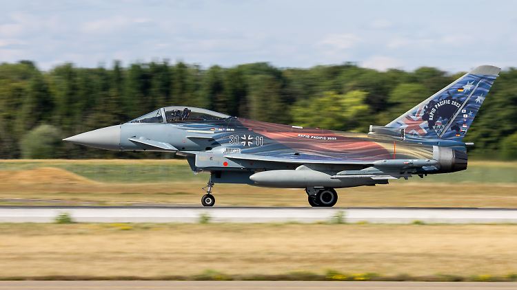 Ausgerechnet der sonderfolierte Eurofighter "Air Ambassador" musste auf der Strecke fit gemacht werden.