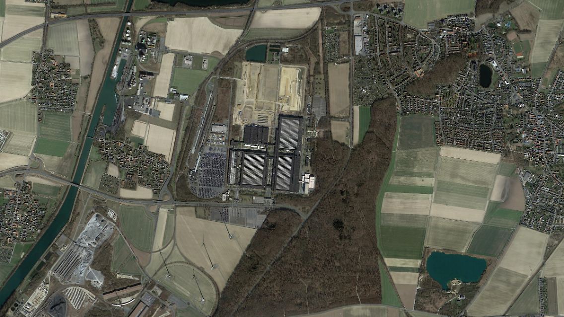 Anfang Juli legt der Konzern im niedersächsischen Salzgitter den Grundstein für seine erste eigene Batteriefabrik. Produktionsstart ist für 2025 geplant. 5000 Arbeitsplätze sollen entstehen.