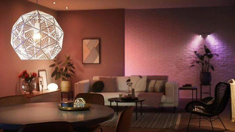 Zwei Starter-Sets von Philips Hue sind derzeit im Angebot – und erleichtern den Einstieg in die smarte Beleuchtung zu Hause.