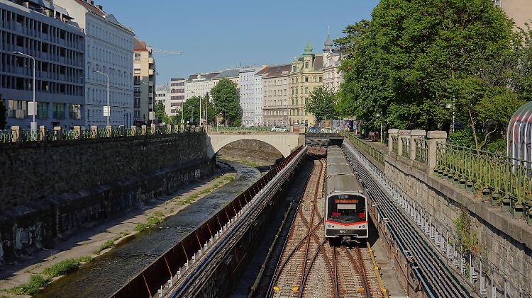 "Um Gottes willen, das ist viel zu gefährlich, das braucht Wien nicht", hatte es zum Baubeginn der U-Bahnlinien in Österreichs Hauptstadt geheißen.