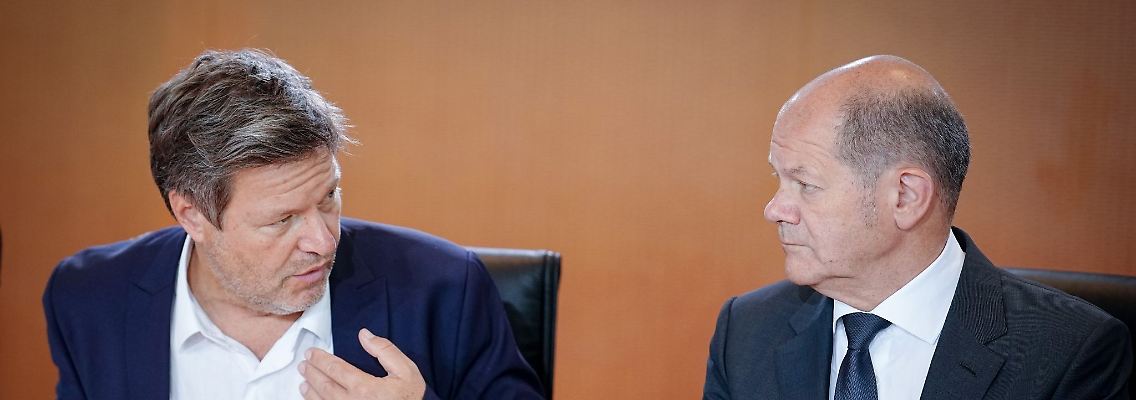 Reisen gemeinsam nach Kanada: Bundeskanzler Olaf Scholz (r) und sein Vize Robert Habeck.