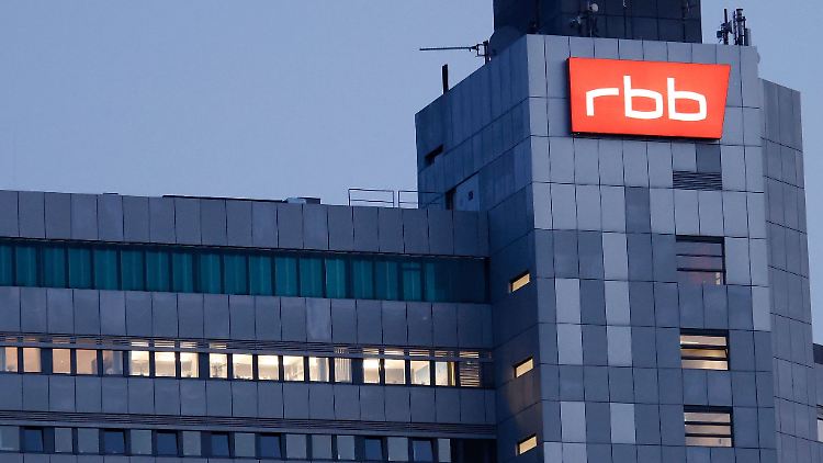 Die Razzia fand in der 13. Etage des Senders statt.