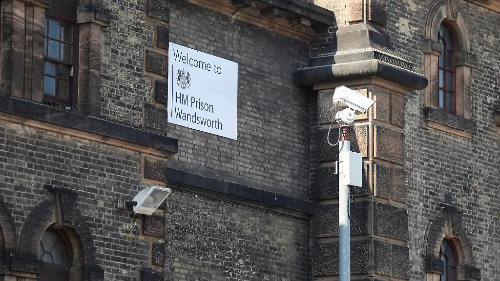 2023-09-07T113453Z-2031012677-RC2N33AES1FG-RTRMADP-3-BRITAIN-SOLDIER-ESCAPE