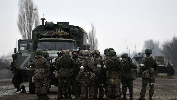 Die russischen Einheiten kommen nur schwer voran. Laut Kreml läuft jedoch alles nach Plan.