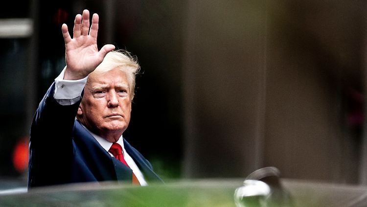 Trump kritisiert die Razzia - und bringt jetzt seine Anwälte auf die Spur.