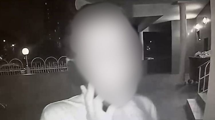 Der Screenshot aus einem Video von Russlands Inlandsgeheimdienst FSB soll die angebliche Mörderin von Darja Dugina im Haus ihres mutmaßlichen Opfers zeigen. 