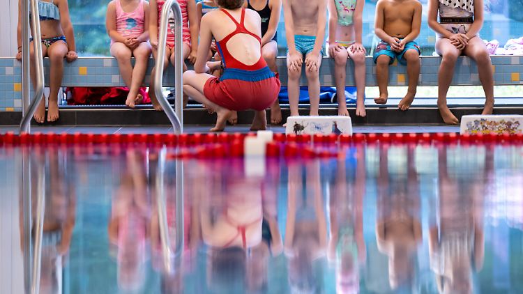 Dienstleistungen wie Schwimmbadnutzung würden in Zukunft teurer werden, warnt der Gemeindebund.