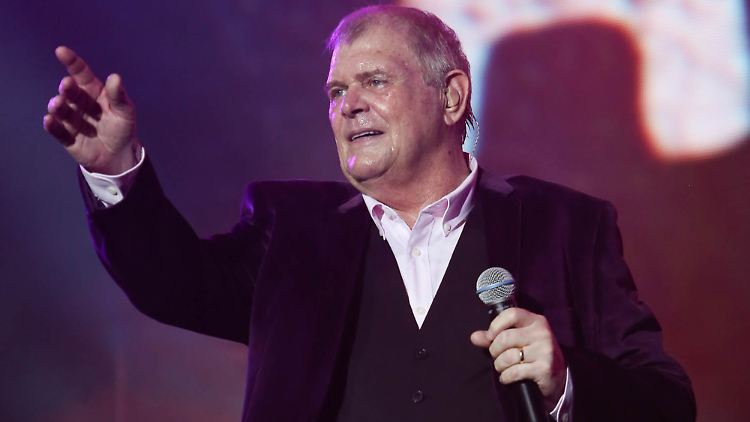 Befindet sich nach eigener Aussage in professionellen Händen: John Farnham.