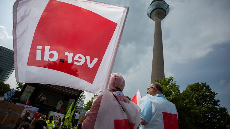 Unter Berücksichtigung der Inflationsrate sinken die Tariflöhne real um 3,6 Prozent. 