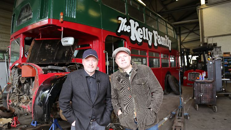 Stolz auf die getane Arbeit: Joey Kelly (l.) mit seinem Bruder Jimmy.