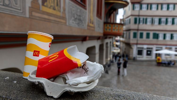 McDonalds steht in der Kritik, weil es behauptet, weniger Müll zu produzieren - es werde aber immer mehr, rügt die DUH.