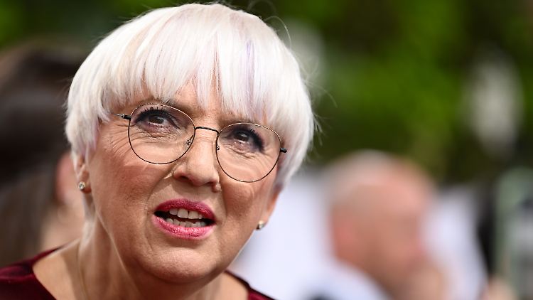 Claudia Roth ist Kulturstaatsministerin der Bundesregierung, 1992 war sie Europaabgeordnete und Fraktionsvorsitzende der Europäischen Grünen im Europaparlament.