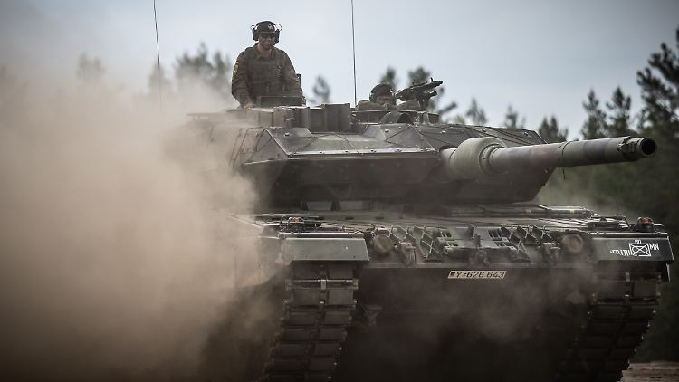 Die Slowakei hat bereits ein S-300-Luftabwehrsystem, Militärhubschrauber, Haubitzen und Raketenwerfer an die Ukraine geliefert.
