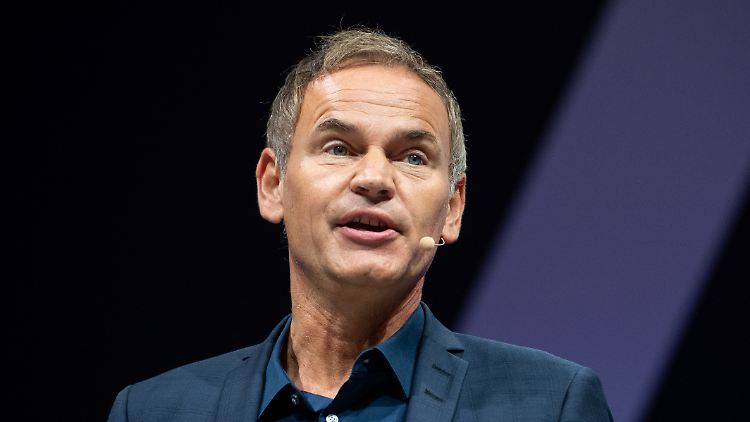 E-Fuels könnten Autos mit Verbrennungsmotoren schneller klimafreundlich machen, meint Oliver Blume.