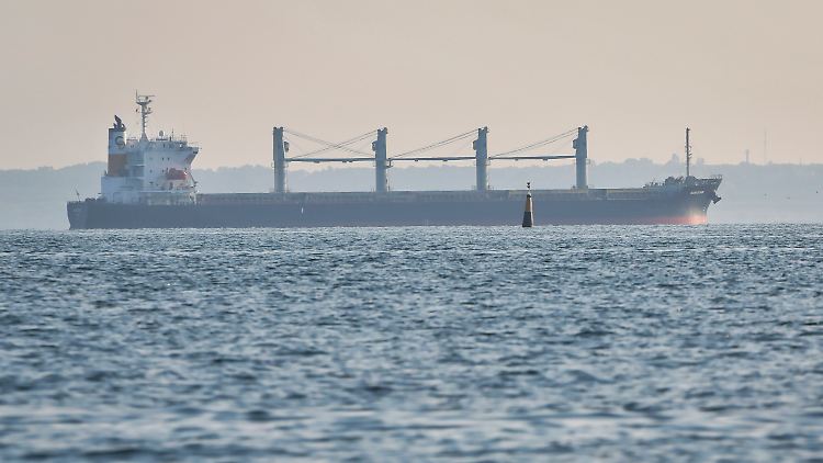 Das Schiff "Navi-Star" mit einer Getreide-Ladung verlässt am 23. August 2022 den Hafen von Odessa.