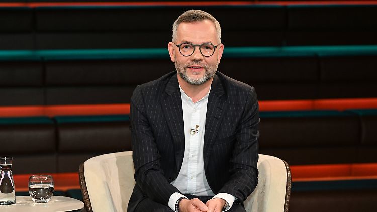 Bei Markus Lanz forderte Roth erneut, Deutschland müsse sich von der wirtschaftlichen Abhängigkeit totalitär regierter Staaten wie Russland und China befreien.