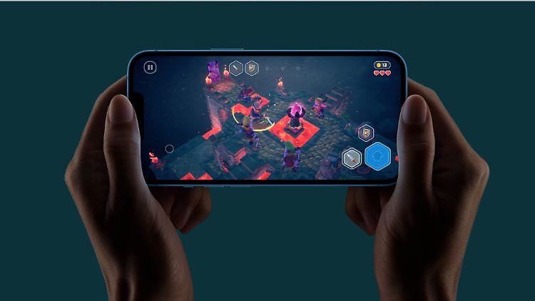 Das iPhone 13 gibt es mit Vertrag samt unbegrenztem Datenvolumen und 5G für 1 Euro. Für wen lohnt sich das?