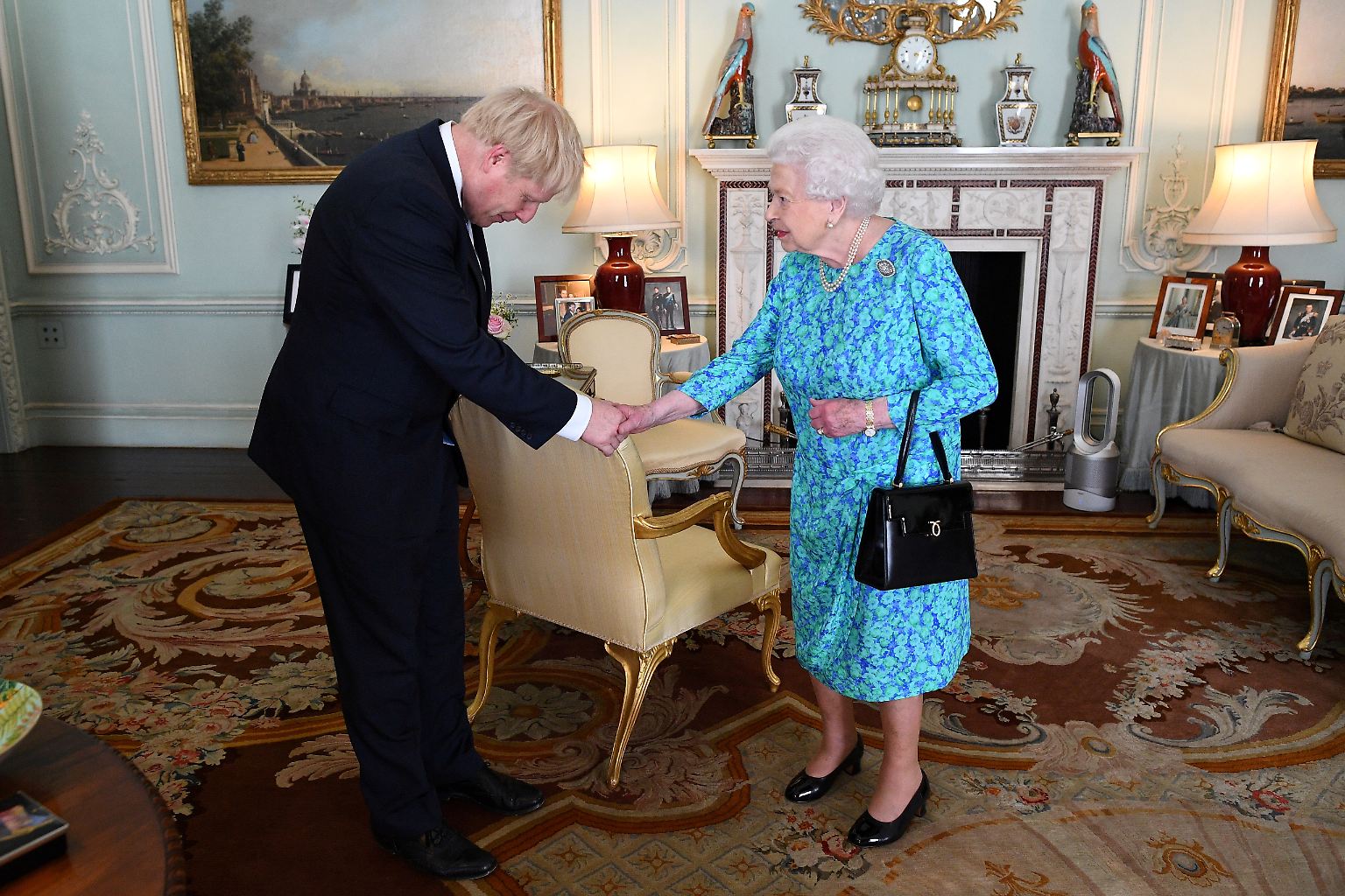 Bei der Queen oder dem König beginnt und endet die Amtszeit eines jeden britischen Premierministers. So auch bei Boris Johnson. Der letzte Regierungschef, den Elizabeth II. verabschiedete.