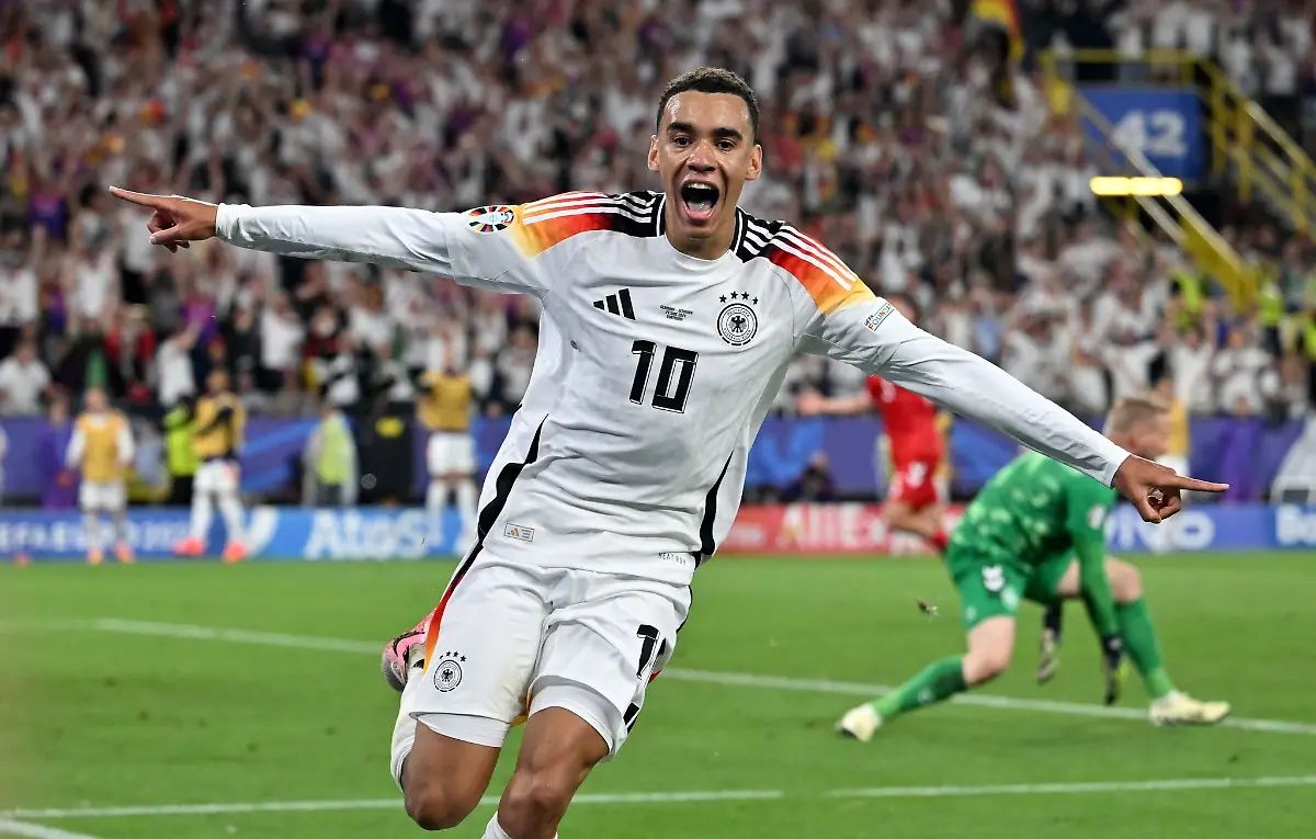 Jamal-Musiala-jubelt-nach-seinem-Tor-zum-2-0